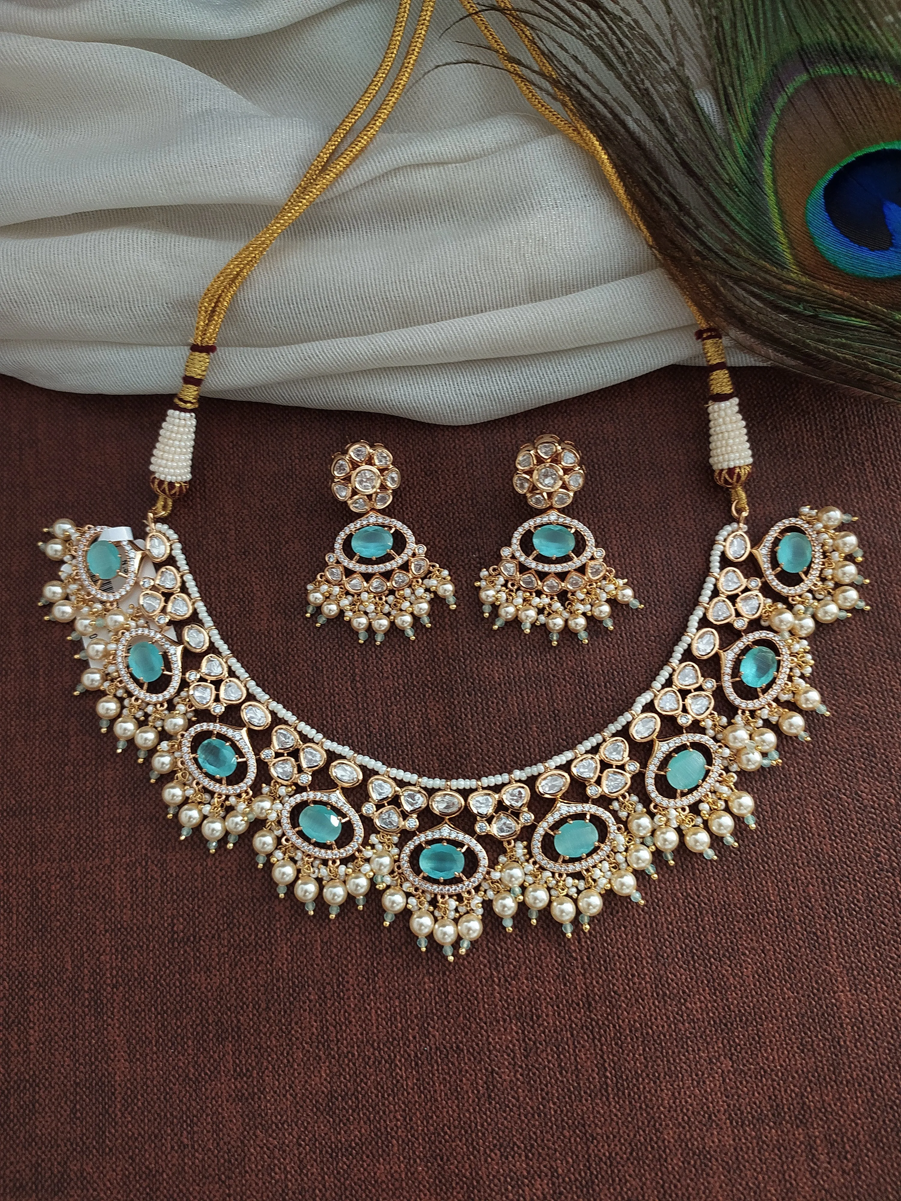 Gold-plated uncut diamond necklace set with pearl drop