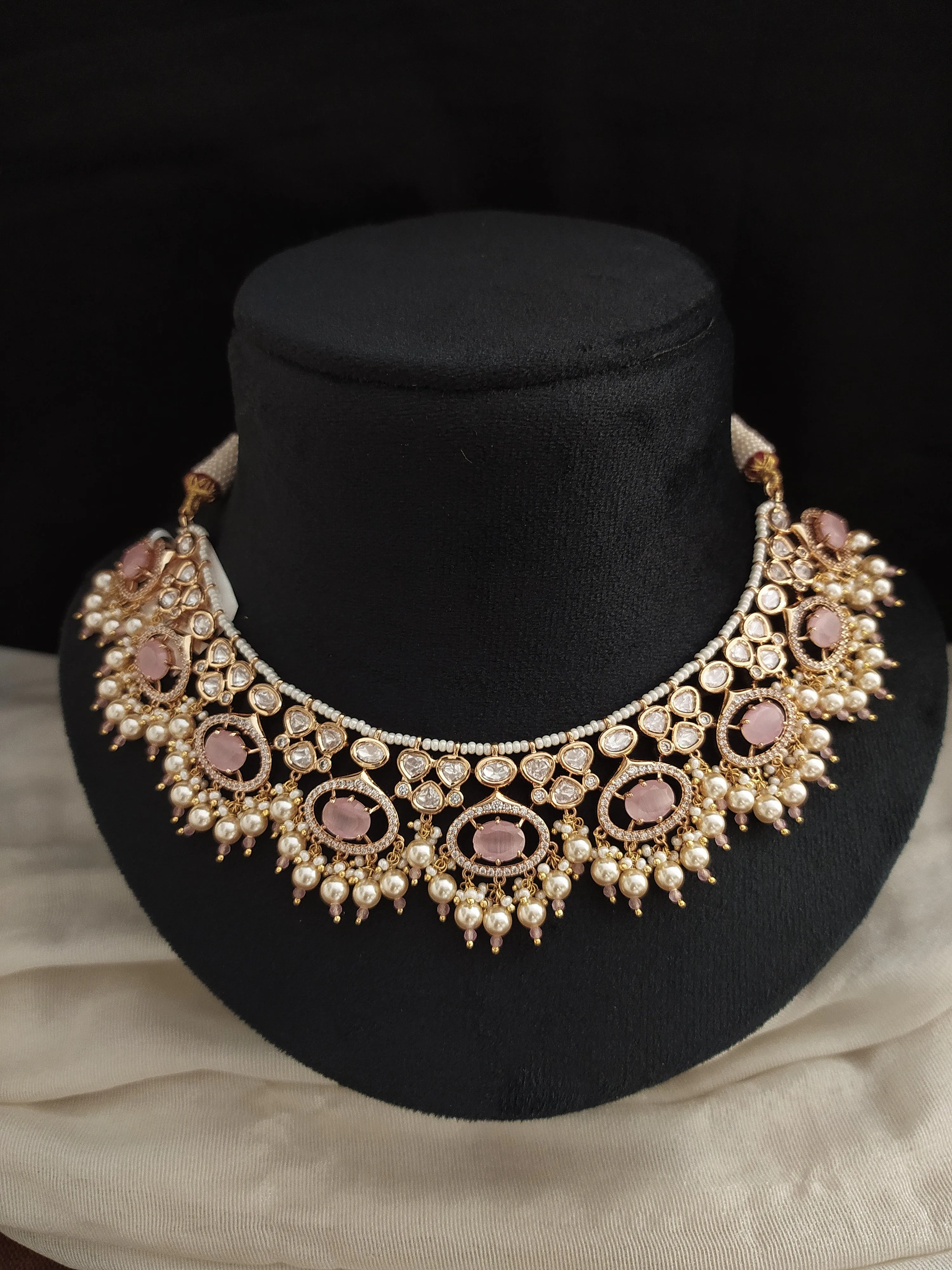 Gold-plated uncut diamond necklace set with pearl drop