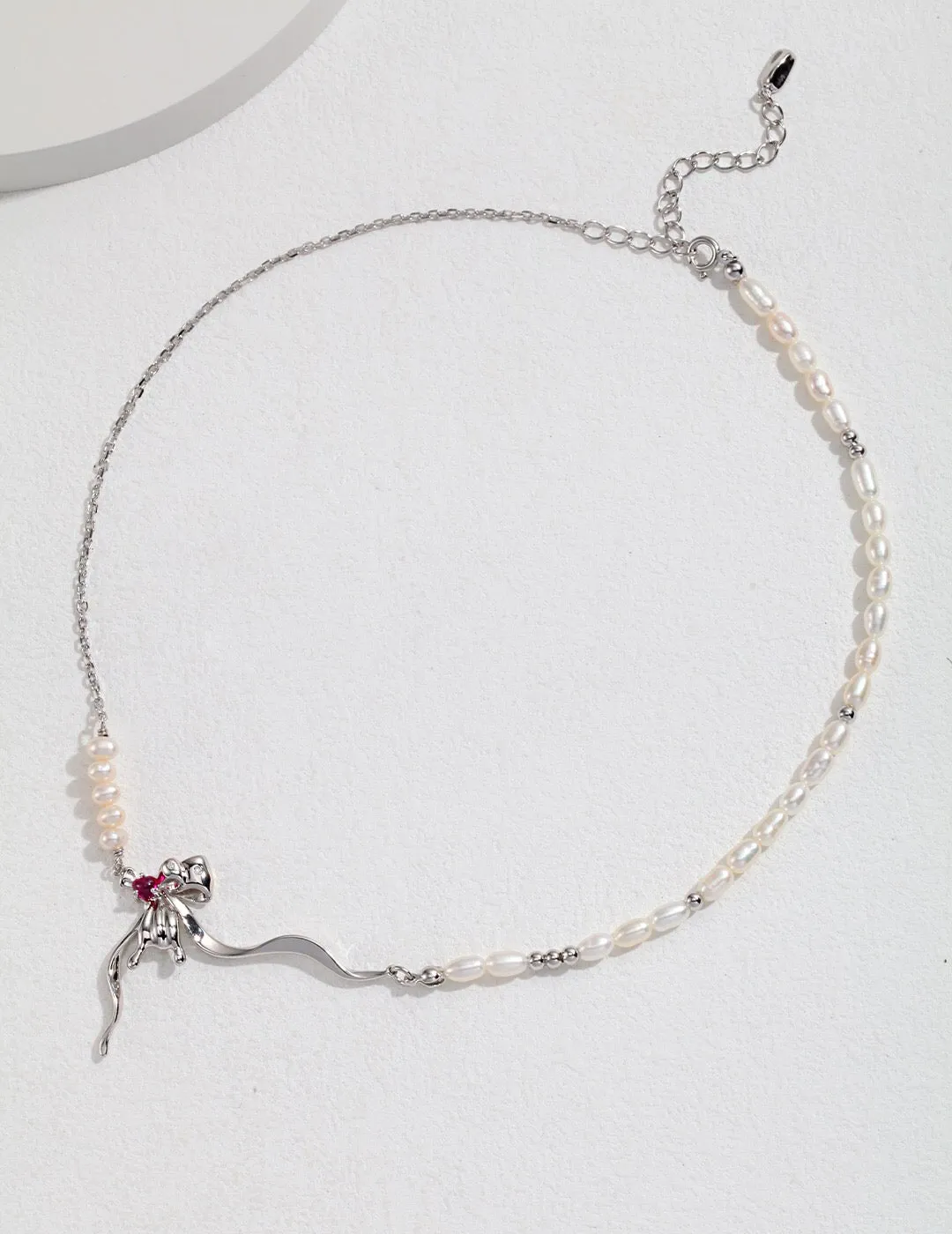 Minimalist Bow Pearl Necklace