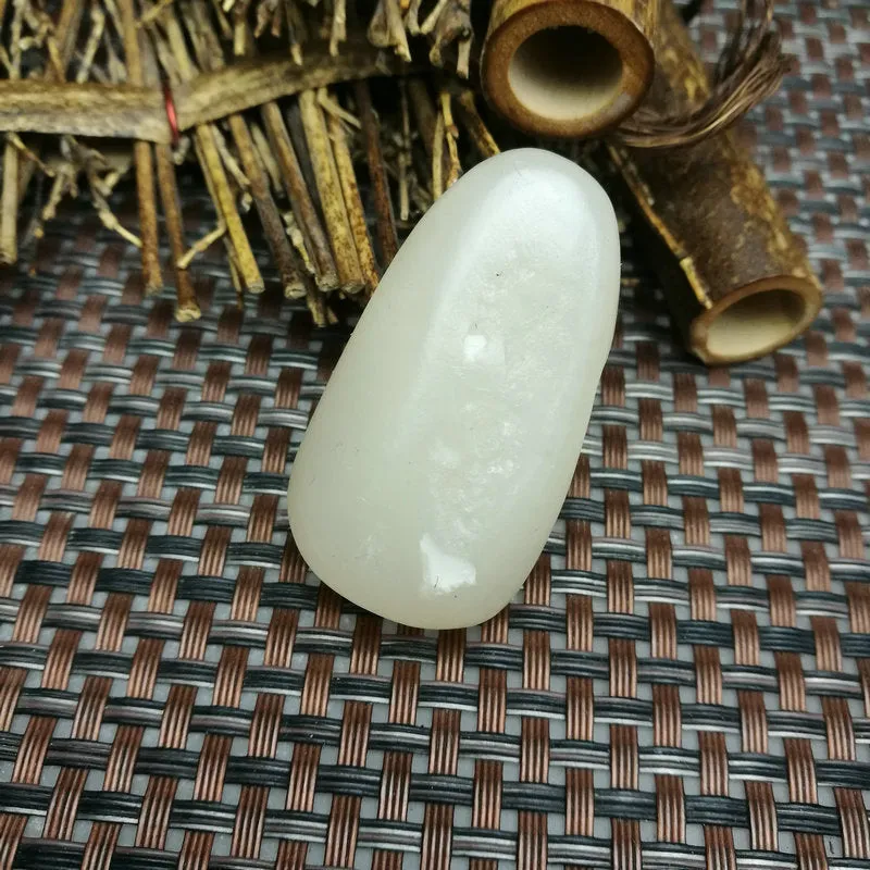 Natural Hetian Jade Rough Nephrite Raw (26g, 4.4X2.5X1.6cm)