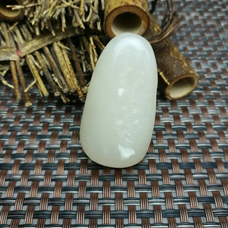 Natural Hetian Jade Rough Nephrite Raw (26g, 4.4X2.5X1.6cm)