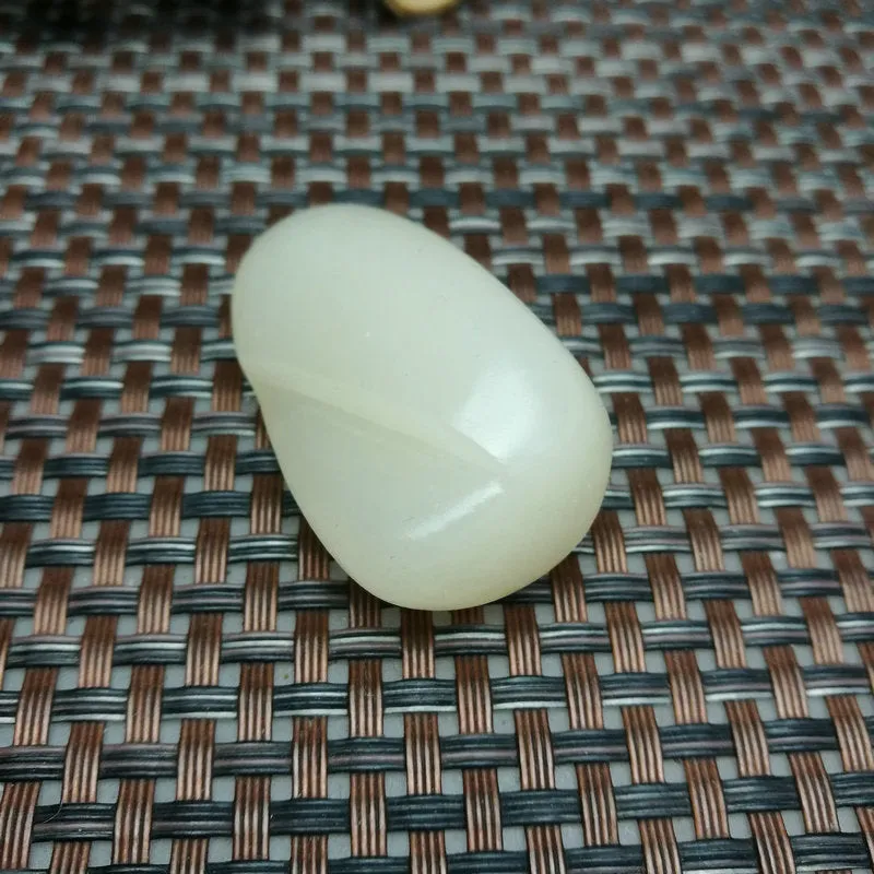 Natural Hetian Jade Rough Nephrite Raw (26g, 4.4X2.5X1.6cm)