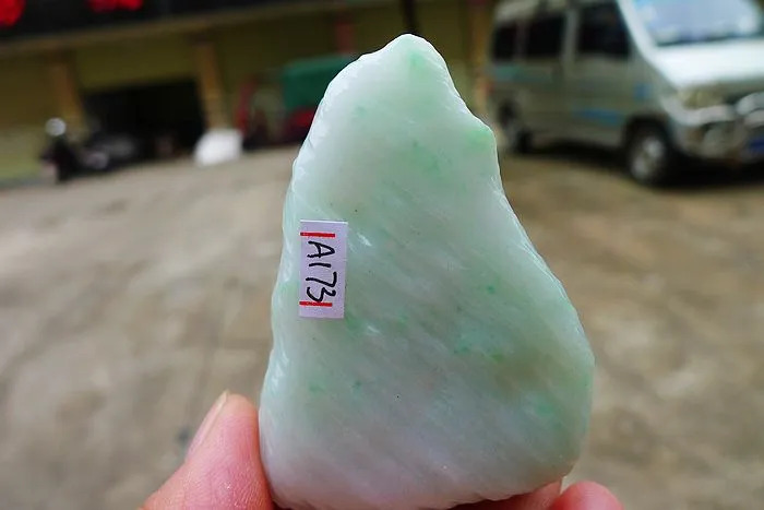 Natural Jade Rough Jadeite Raw (114g,6.1X4.3X2.2cm)