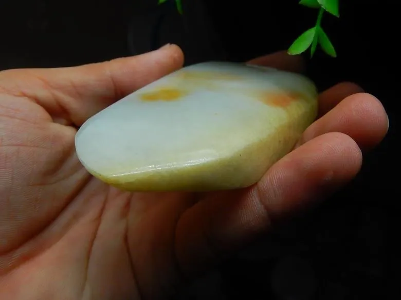 Natural Jade Rough Jadeite Raw (121g, 103X50X11mm)