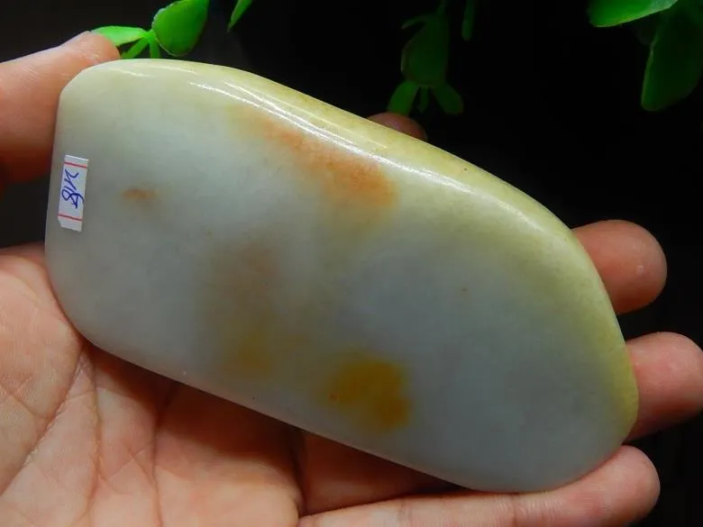 Natural Jade Rough Jadeite Raw (121g, 103X50X11mm)