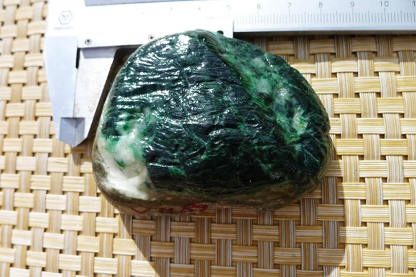 Natural Jade Rough Jadeite Raw (185g,7.3X5.8X2.7cm)