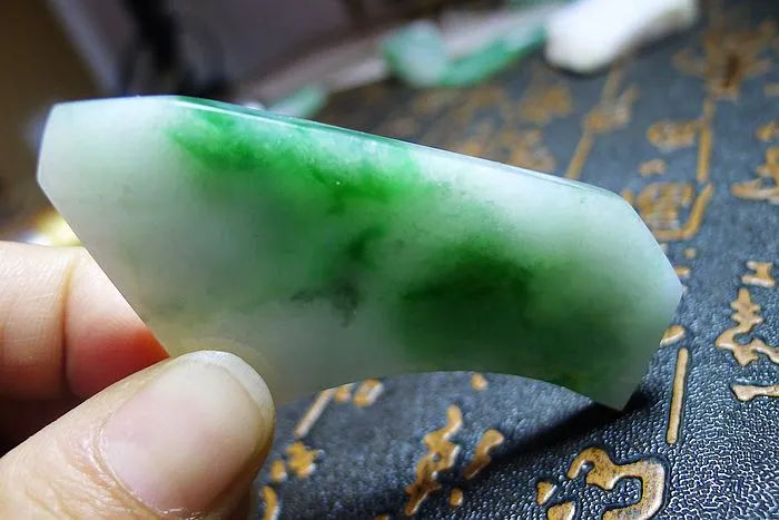 Natural Jade Rough Jadeite Raw (23g,6.4X3.4X0.4cm)