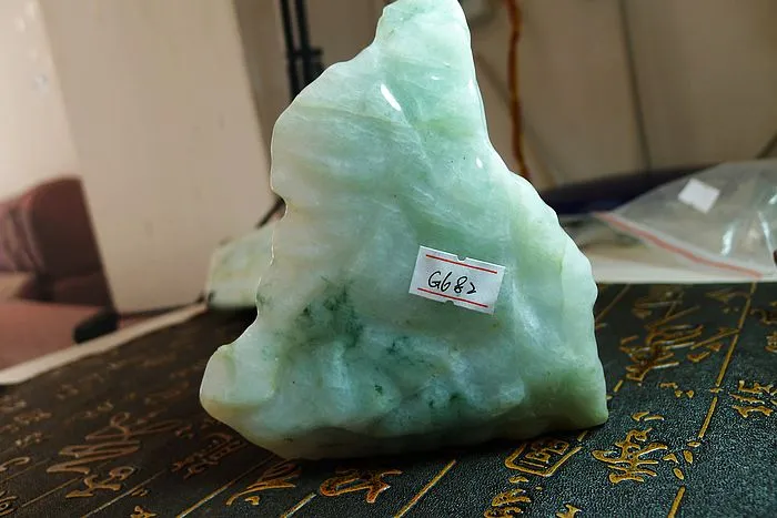 Natural Jade Rough Jadeite Raw (510g,11.8X10.3X3.3cm)