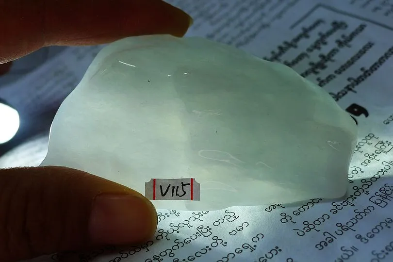 Natural Jade Rough Jadeite Raw (88.6g,6.9X4.6X1.6cm)