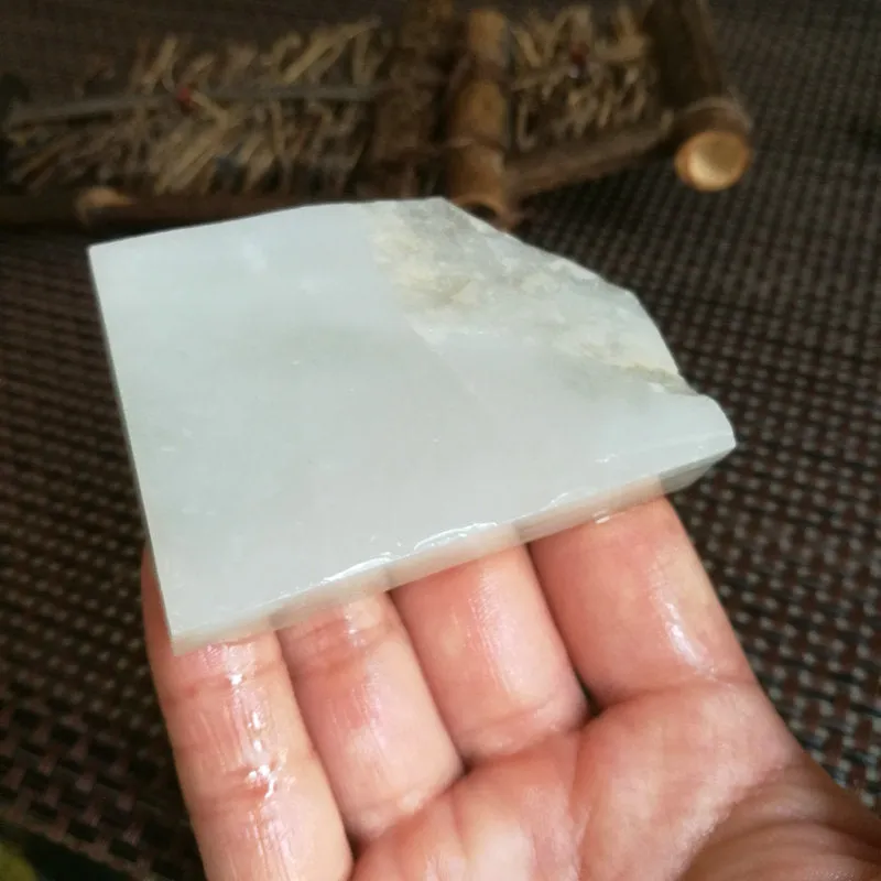 Natural Kunlun Jade Rough Nephrite Raw (106g, 6.5X4.5X1.2cm)