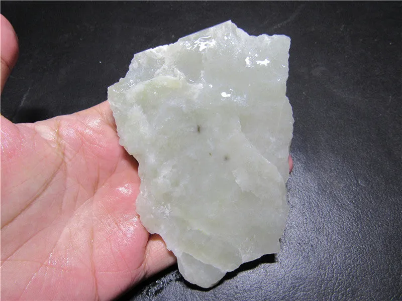 Natural Kunlun Jade Rough Nephrite Raw (147.44g, 115X75X10mm)