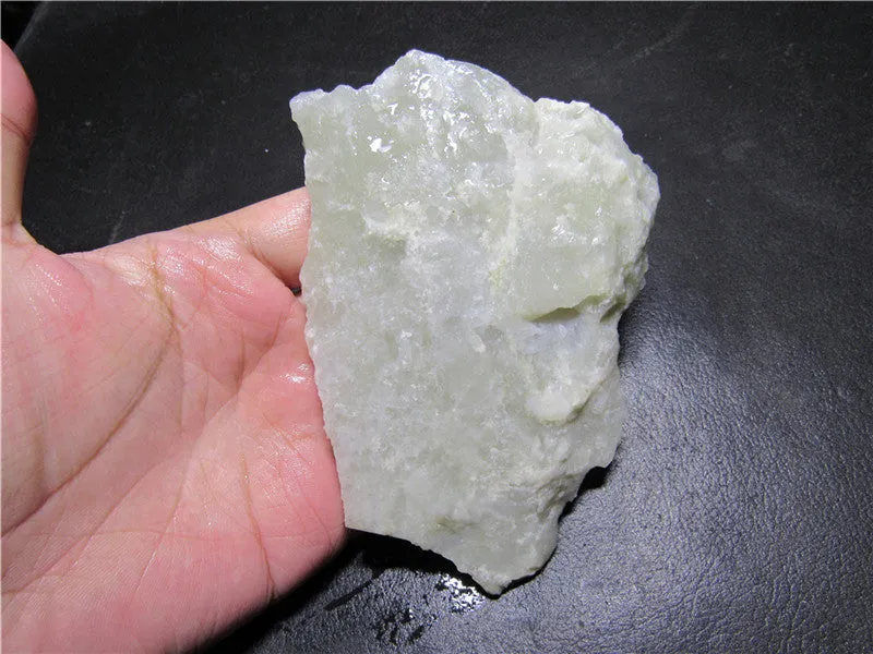 Natural Kunlun Jade Rough Nephrite Raw (147.44g, 115X75X10mm)