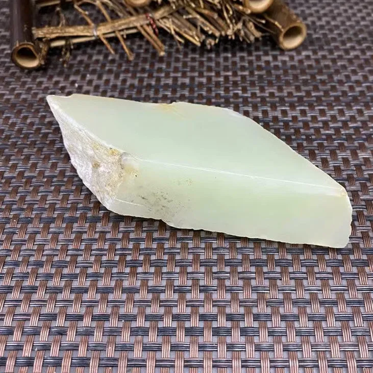 Natural Kunlun Jade Rough Nephrite Raw (176g,11.7X4.7X2.1cm)