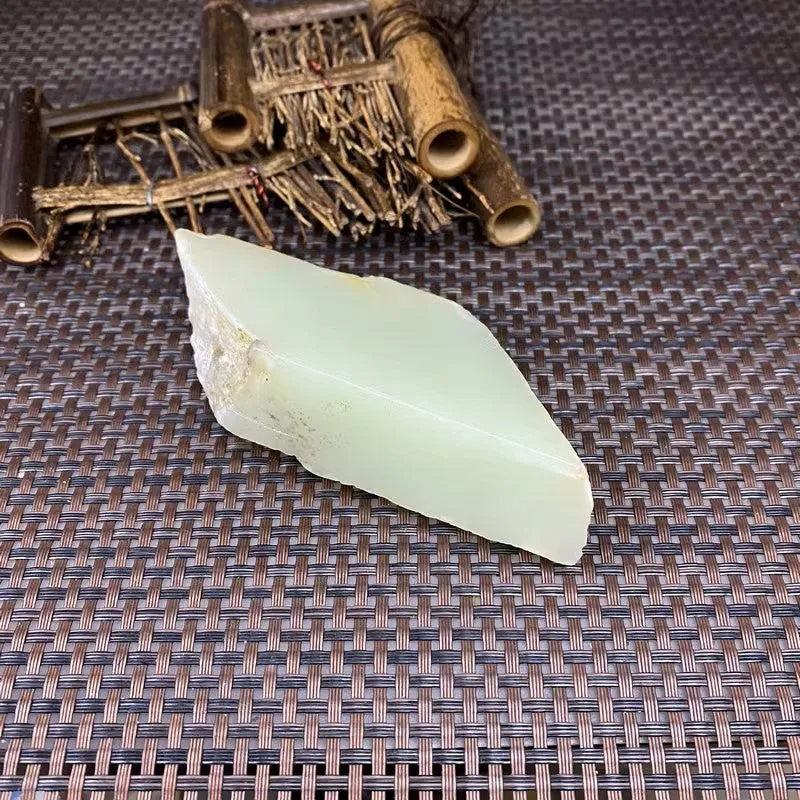 Natural Kunlun Jade Rough Nephrite Raw (176g,11.7X4.7X2.1cm)