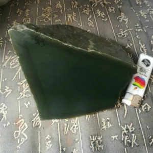 Natural Kunlun Jade Rough Nephrite Raw (1.92kg, 9X9X3.5cm)