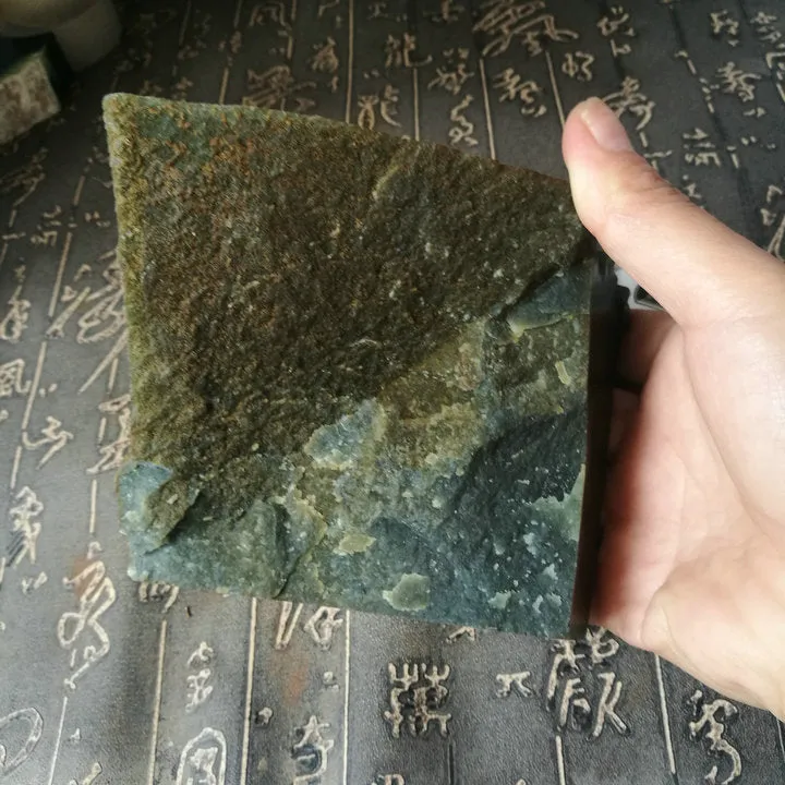 Natural Kunlun Jade Rough Nephrite Raw (1.92kg, 9X9X3.5cm)