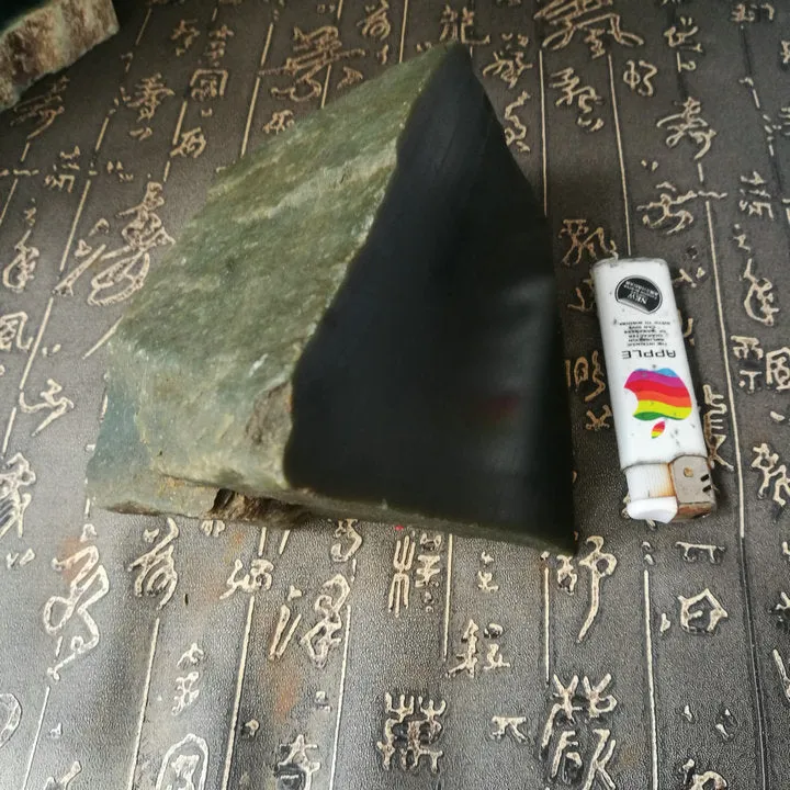 Natural Kunlun Jade Rough Nephrite Raw (1.92kg, 9X9X3.5cm)