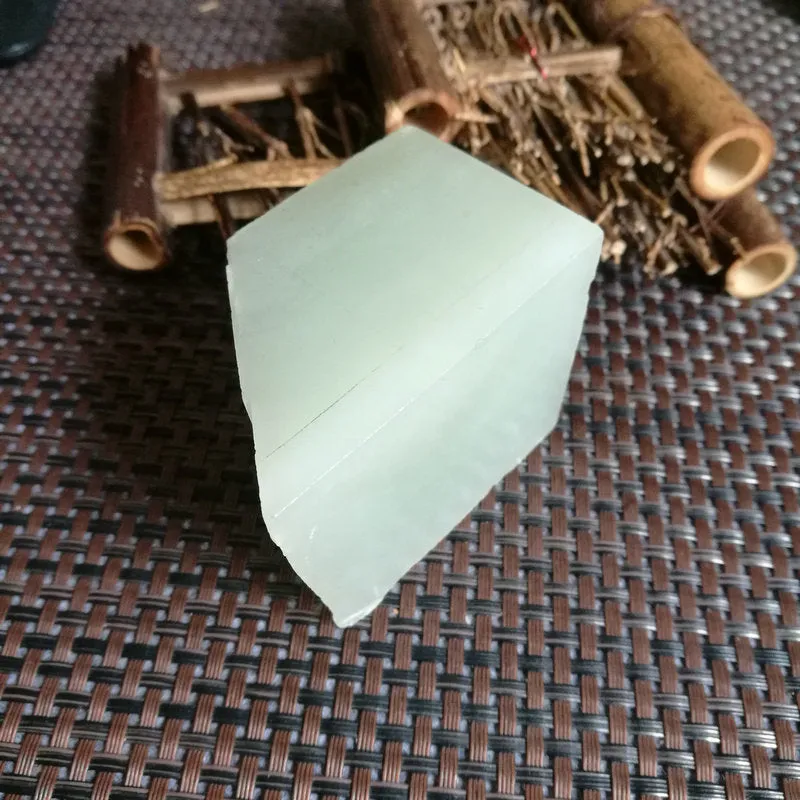 Natural Kunlun Jade Rough Nephrite Raw (258g,6.5X4.8X4cm)