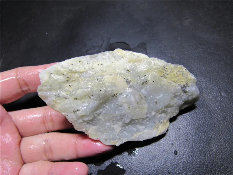 Natural Kunlun Jade Rough Nephrite Raw (335.86g, 108X64X56mm)