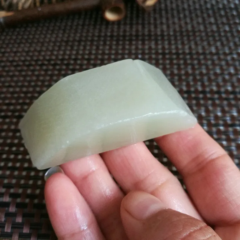 Natural Kunlun Jade Rough Nephrite Raw (63g, 6X2.3X1.8cm)