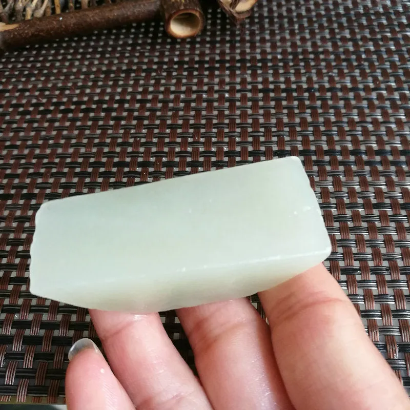 Natural Kunlun Jade Rough Nephrite Raw (63g, 6X2.3X1.8cm)