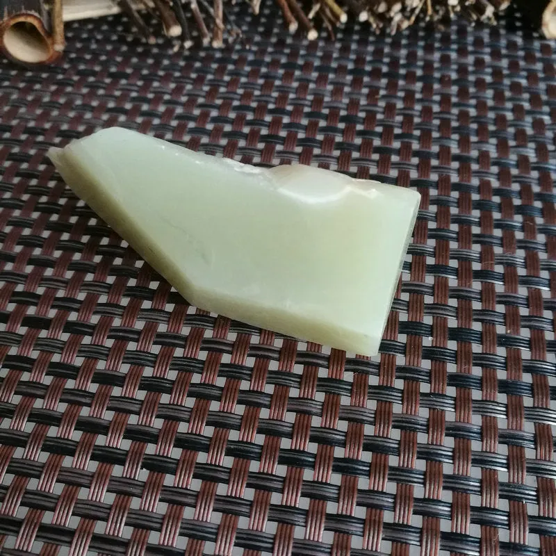 Natural Kunlun Jade Rough Nephrite Raw (85g,7X3X1.5cm)