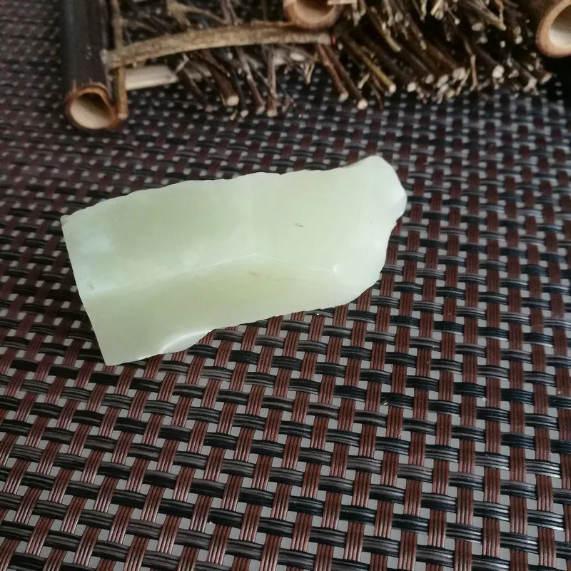 Natural Kunlun Jade Rough Nephrite Raw (85g,7X3X1.5cm)