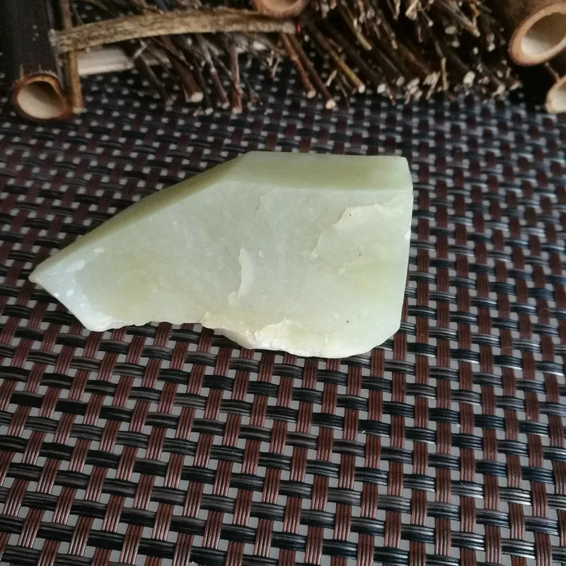 Natural Kunlun Jade Rough Nephrite Raw (85g,7X3X1.5cm)