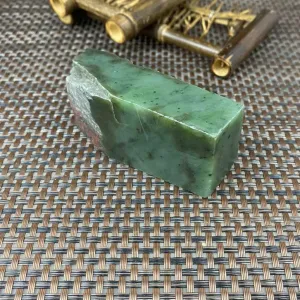 Natural Siberian Jade Rough Nephrite Raw (236g, 7.4X3.8X2.4cm)