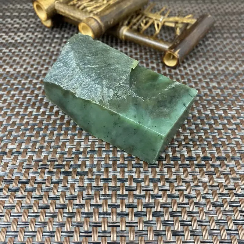 Natural Siberian Jade Rough Nephrite Raw (236g, 7.4X3.8X2.4cm)