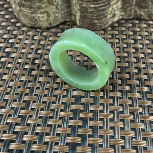 Natural Siberian Jade Rough Nephrite Raw (9g, 2.7X0.9cm)