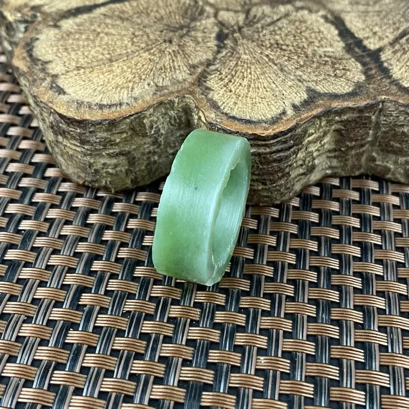 Natural Siberian Jade Rough Nephrite Raw (9g, 2.7X0.9cm)